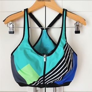 Victoria’s Secret VSX Incredible Front Close Sports Bra (36C)